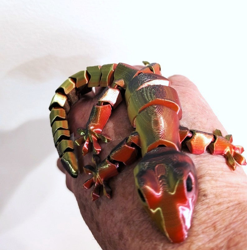 Emotional Support Gecko – Articulated Desk Companion 🦎