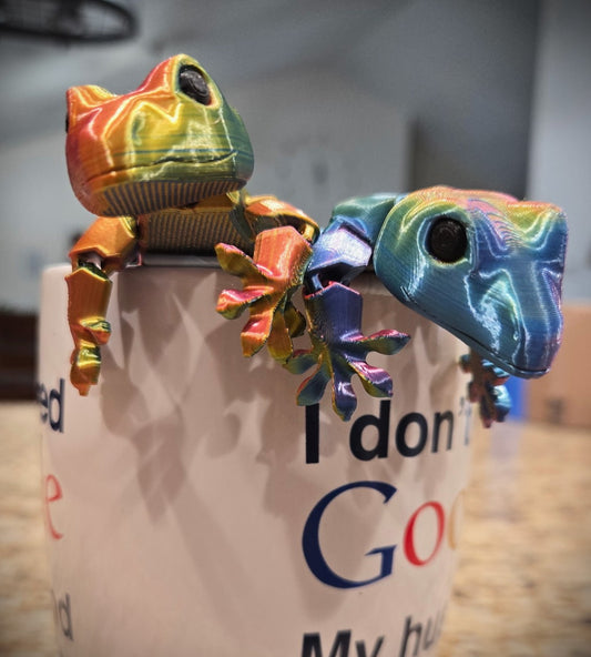 Emotional Support Gecko – Articulated Desk Companion 🦎